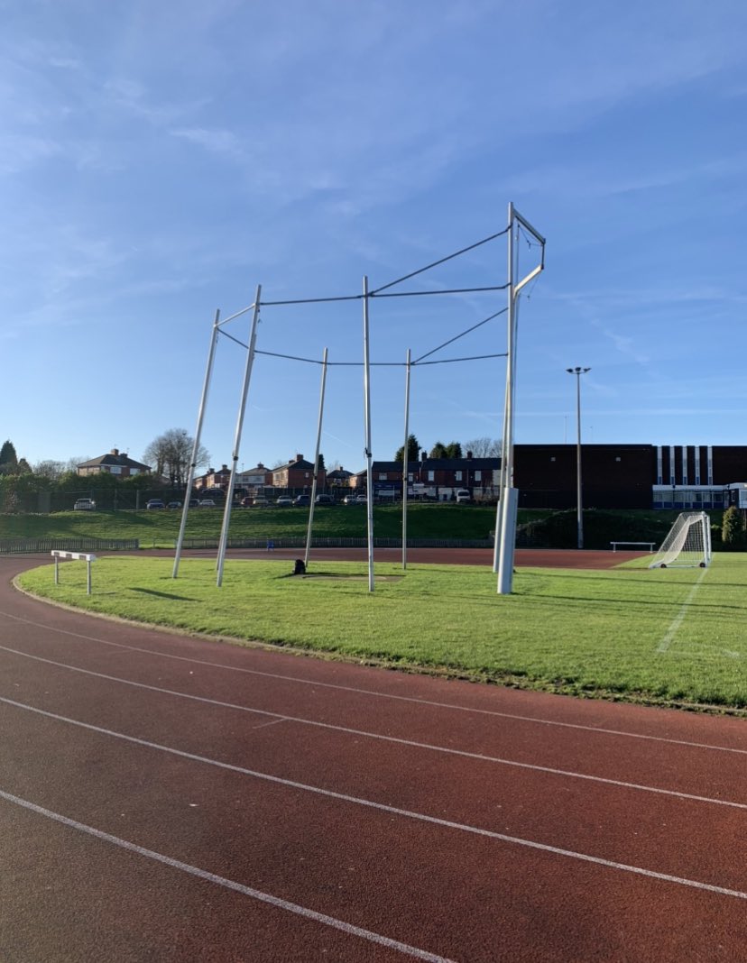 hillsport73's tweet photo. Out with the old in with the new at Dorothy Hyman Sports Centre, Barnsley which looks great. @CLSsport @BPLMetrodome @BarnsleyHarrier #hillsport 🔵🔴 https://t.co/PYPmkKbOcu