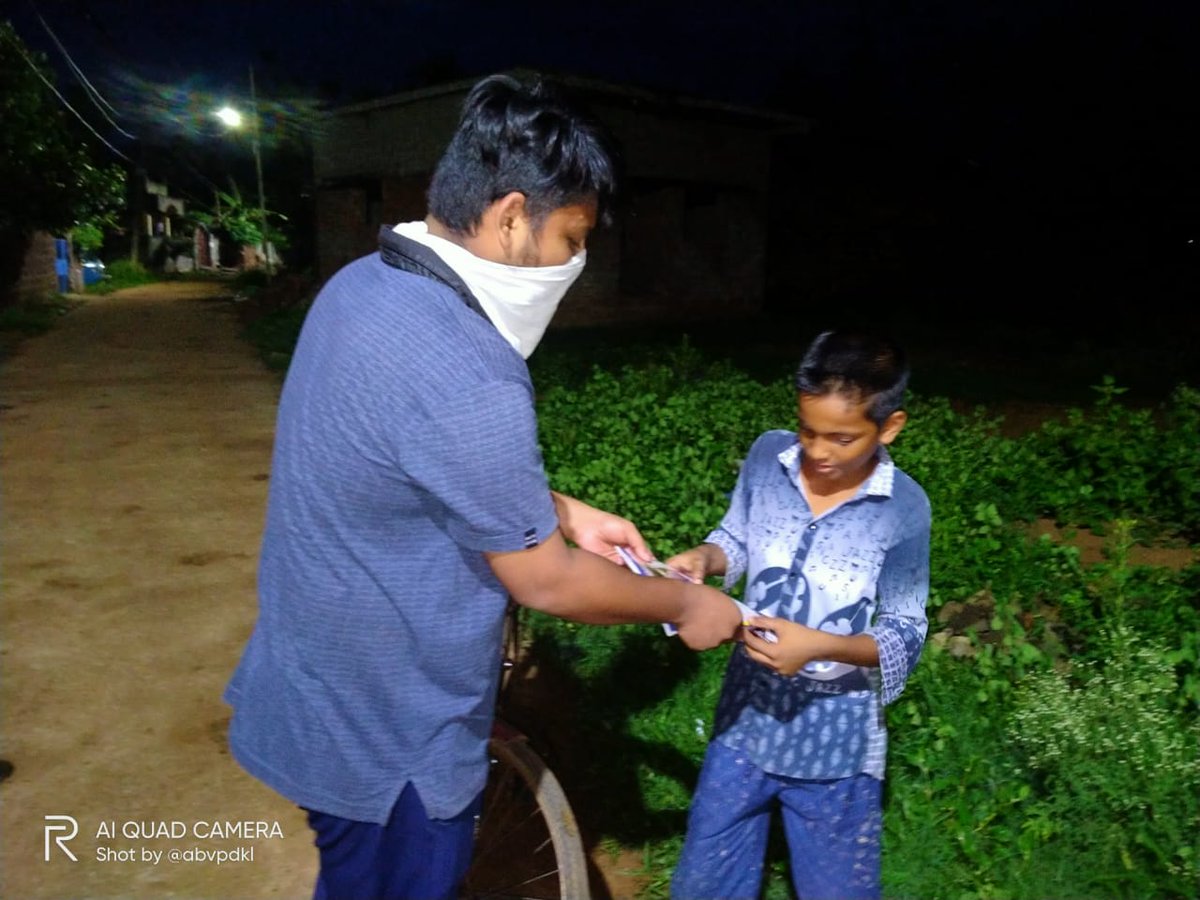 Arijeetodisha's tweet photo. 45th day of continuous #SEVAWORK by #ABVP Dhenkanal https://t.co/lJgnBlg12X  we distributed #STUDENTKIT, soaps, biscuits, to  some students   in samacharnpur &amp; taught students  the basic hygiene practice for healthy life. @ABVPVoice @nidhitripathi92 @PandaAvilash @subbiah_doctor https://t.co/NSe6TnjnOK