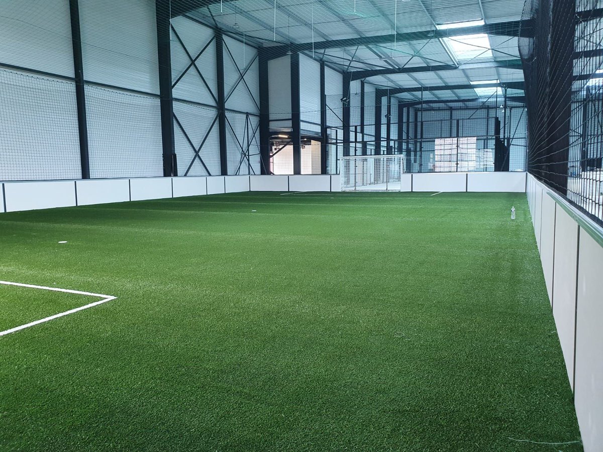 FieldservicesFr's tweet photo. Le centre de Soccer Player 63 ouvrira bientôt ses portes à Pont Du Château dans le Puy-de-Dôme. Nos équipes ont posé un gazon #madeinfrance #Eurofield Pur Soccer. Encore quelques jours à attendre pour en profiter. https://t.co/UzmjUfMy8K