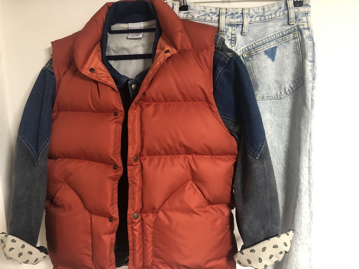 服部 栞汰 Bttf最高でしたね せっかくなのでコレクションを紹介 本日は１作目でしたのでマーティが1985年で着ていた服 冒頭とオーディションで弾いていたギター タイムスリップを撮影していたビデオカメラとデロリアンのナンバープレート フィギュア