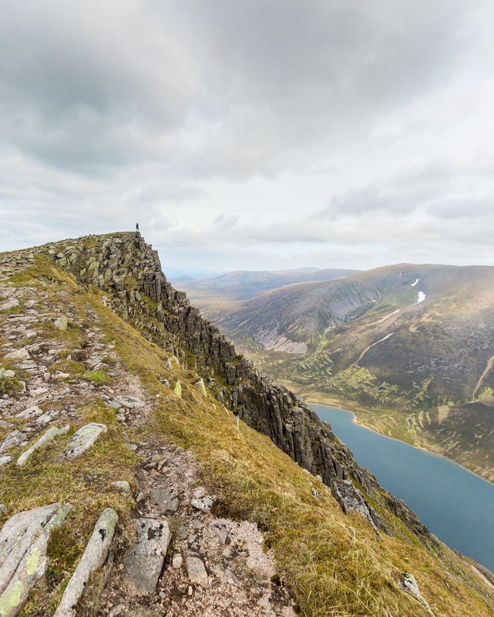 ProperAdventure's tweet photo. #properadventure Epic views across the Cairngorm plateau from the rocky pinnacle summit of Sgor Gaoith, Scotland. https://t.co/b4G3rvH5ou