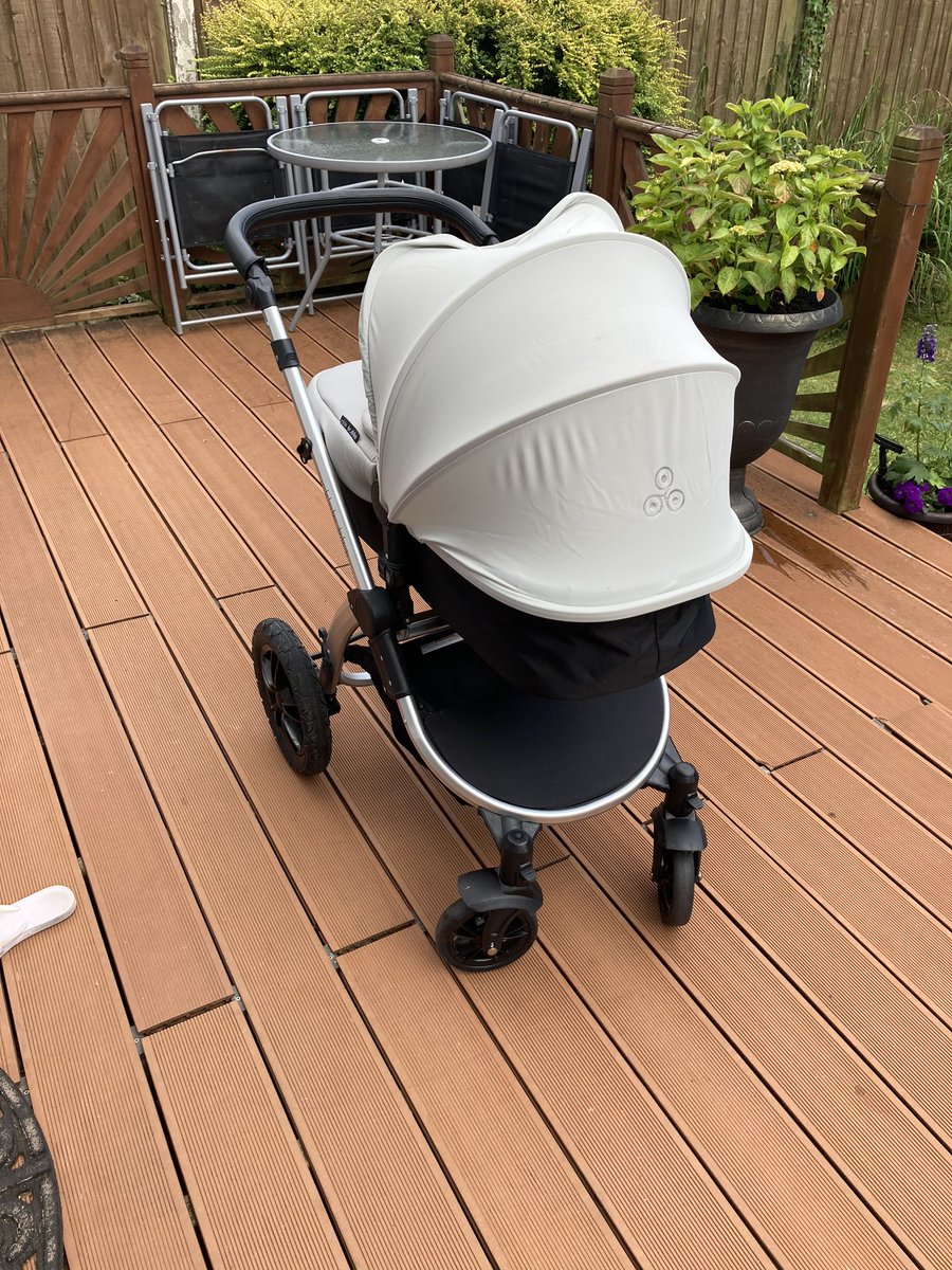 MrPorteousPE's tweet photo. @IckleBubba hi, please can you advise the best way to fix the good? It’s become very misshapen in the sun in the hot weather a couple weeks ago! https://t.co/t4YyL4xYM3