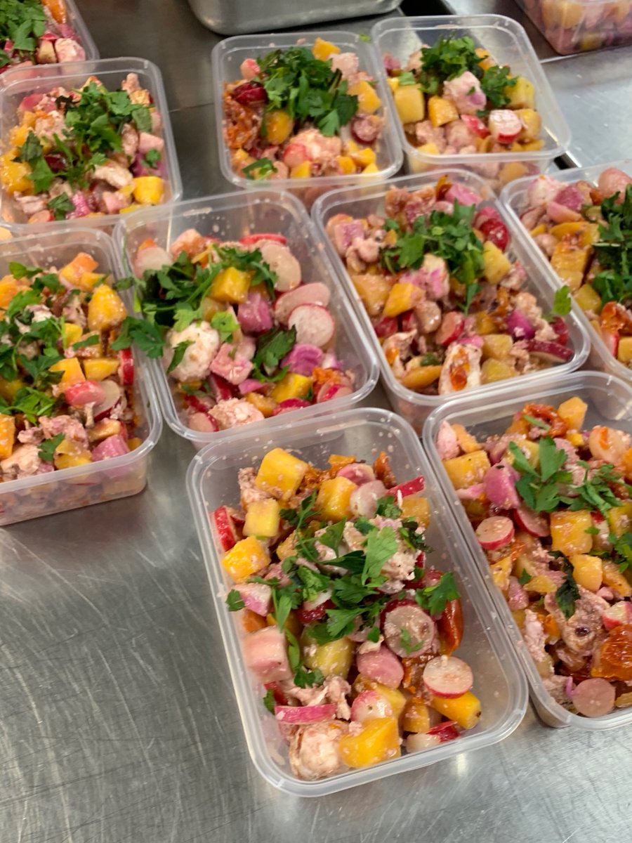 _WithCompassion's tweet photo. It only costs us £1 to cook & deliver a meal to the vulnerable, the ill & the elderly! 🌟We’re on a mission to help reduce hunger in London, just the smallest amount of money makes a huge difference to someone. If you’d like to donate: https://t.co/DenIOGd7VB 💛🥘#helpfeedLDN https://t.co/PUv0k1Dl9U