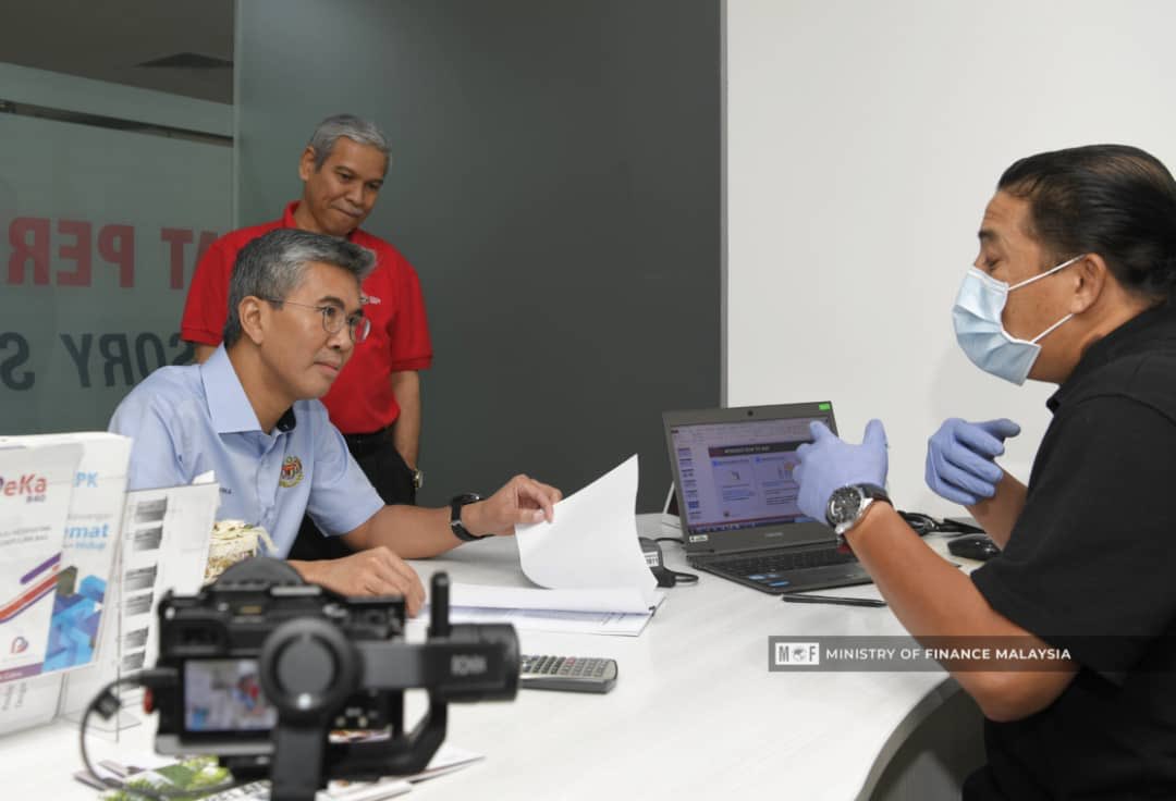 tzafrul_aziz's tweet photo. Lawatan kerja ke KWSP, di Jalan Raja Laut, hari ini untuk meninjau operasi dan pengurusan. Saya dapati semua pegawai sentiasa senyum dan ramah menyantuni pelawat dan pencarum yang hadir untuk berurusan.⁣
⁣ https://t.co/tENpJjlMnb