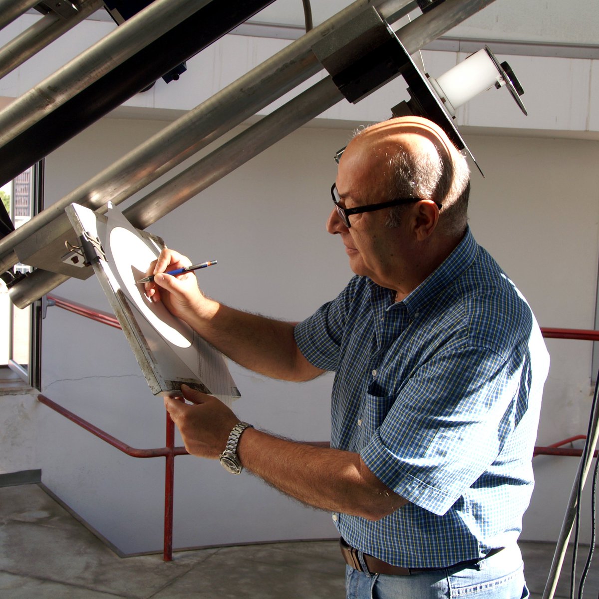 mediainaf's tweet image. S’osserva di nuovo il #Sole all’Osservatorio astrofisico di #Catania, con le prime #macchie #solari del nuovo ciclo, dopo una pausa forzata di oltre tre mesi 
media.inaf.it/2020/06/12/rip…