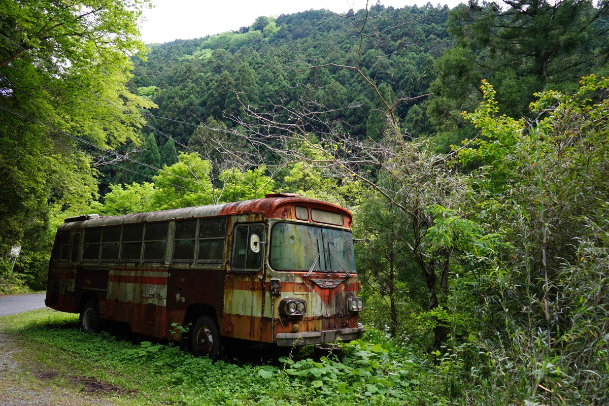廃バスに引かれる理由「ずっとお客を乗せて走っていたバスが突然山中に連れられて、捨てられてしまうから」