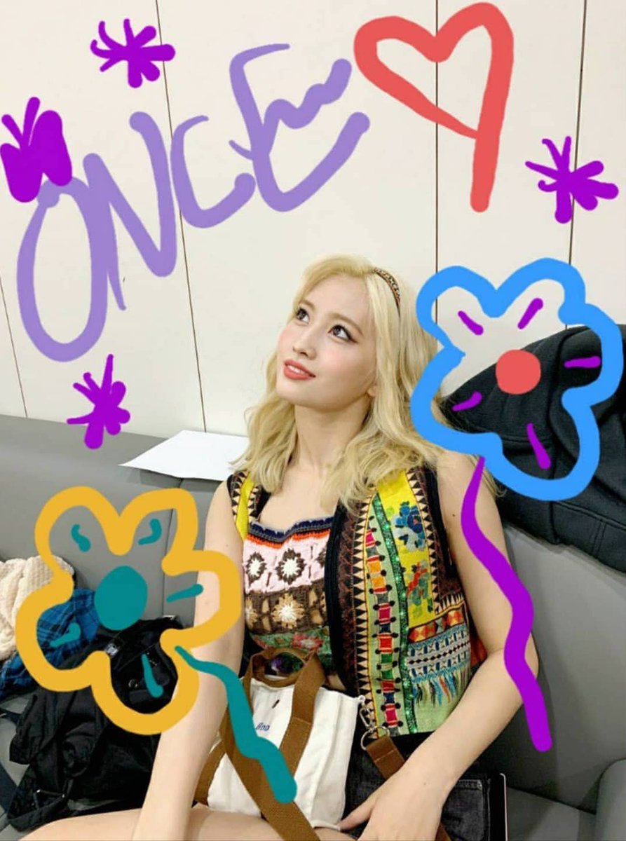 misayeon's tweet photo. Momo’s IG update

"ONCE congrats on the 100th win today ♡ It’s really all thanks to ONCE.. Because we have such reliable ONCE like this, ONCE and us 9 members of TWICE are able to have grateful moments like this.." (cont) https://t.co/BpbyPsQkjZ