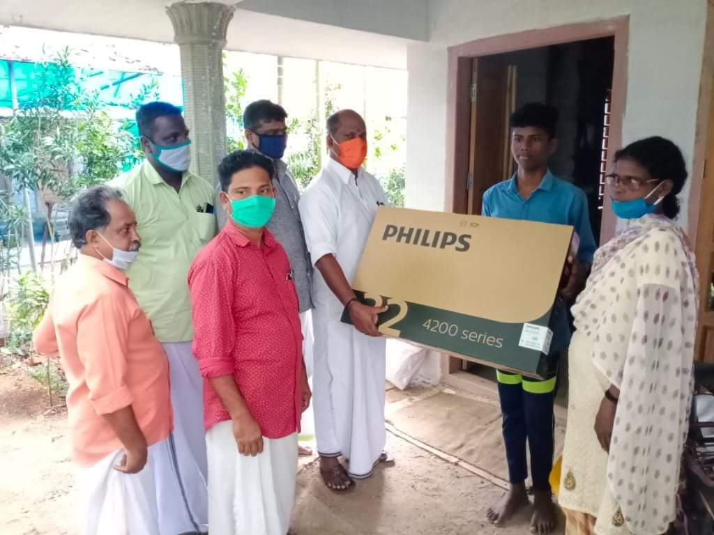 rajeshpadmar's tweet photo. Seva Bharati Kerala organised 'Vidya Darshan' scheme, distributed TV and other devices for needy High School Students of several families, to assist them for Online Education, in various places of Kerala. https://t.co/UNUrqKpjTn