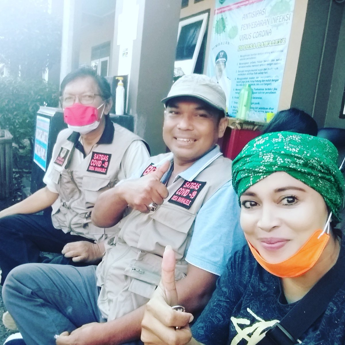 ManikNyi's tweet photo. Tadi pagi monitoring alokasi bansos dari kemensos RI Tahap 2 Di Desa Rawalele, alhamdulillah lancar 🤲 @kotaSUBANG @Subang_Jawara @haji_ruhimat @ridwankamil @KicauSubang @desa_rawalele https://t.co/G7DLVVbIEZ