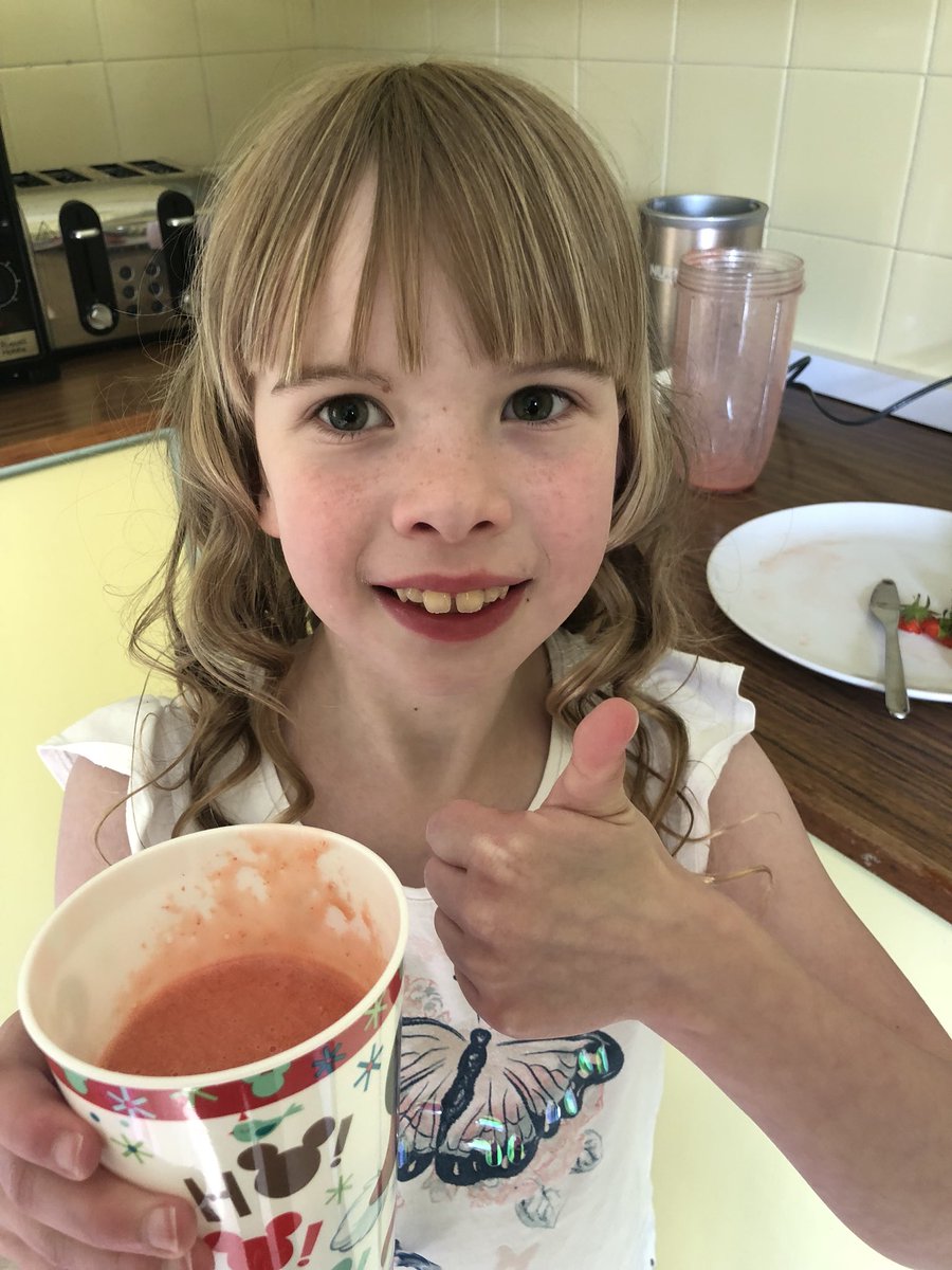 LyndsayCassidy2's tweet photo. Libby loved making her yummy smoothie! @P4Stobie @MorayPS #MorayHealthWeek2020 https://t.co/15dbPOpQyR