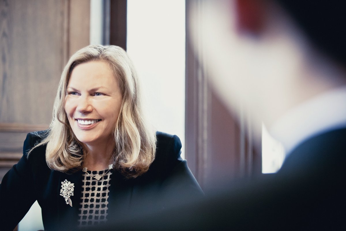 SionnaValue's tweet photo. Sionna's President and Co-CIO, Kim Shannon, explains how narrow market leadership has historically forecasted market pullbacks. Listen: https://t.co/63Pm3yxhik #ValueInvesting https://t.co/wnECC5UUlw