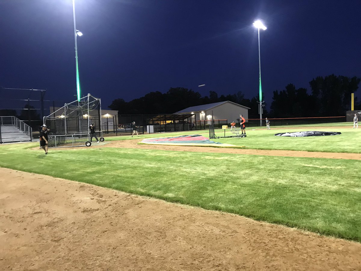 CCCometBaseball's tweet photo. First night under the lights! 4 days https://t.co/bhD80vD5lc