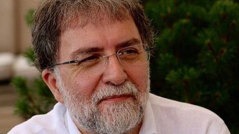 06melihgokcek's tweet photo. AHMET HAKAN BUGÜNKÜ YAZISINDA...

- En sevdiğim mottom: Ahmet Hakan yalnızdır.
DEMİŞ...

EVLEN O ZAMAN...

Motton; AHMET HAKAN ARTIK EVLİ... OLSUN...

NE DURUYORSUN?😆
@ahmethc https://t.co/VPSRqBn6U6