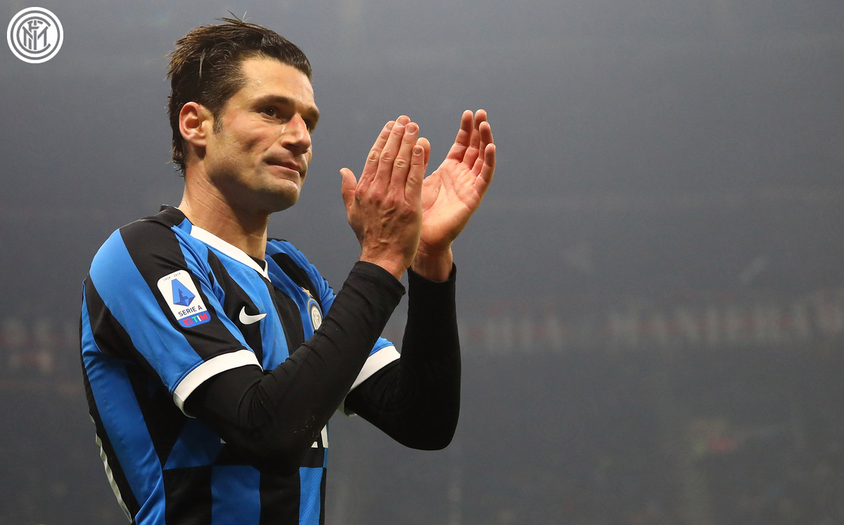 Inter_es's tweet photo. ✅ | RESPUESTA
Esta última la pusimos muy fácil, ¿no? 😅 En efecto, la firma le pertenece a Antonio #Candreva 👏
#InterAutographs https://t.co/gR5KC3LWAa