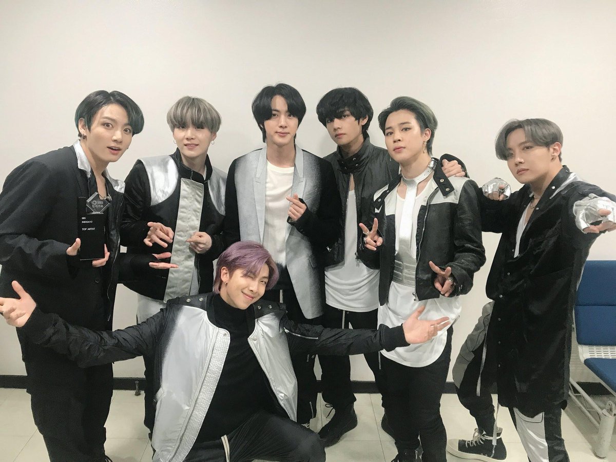 Bts группа корея. Корейская группа бтс. Бтс 2023. Бойзбенд бтс. Имена группы бтс.