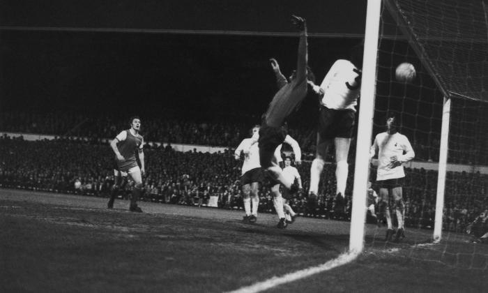 Happy birthday to Pat Jennings, here he is with his best performance for the Arsenal 