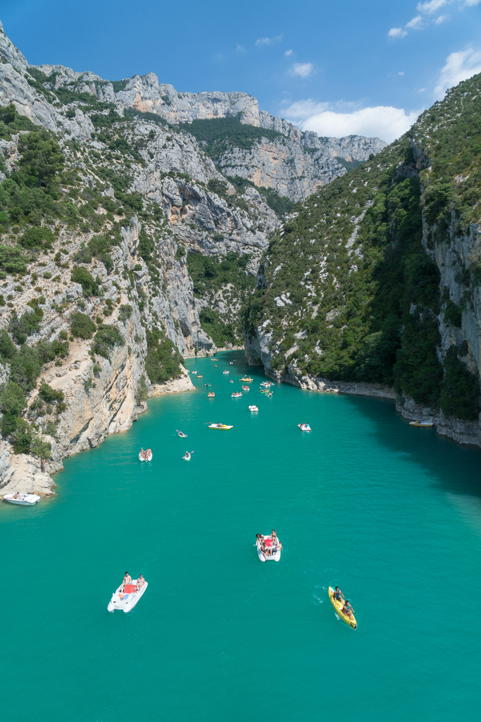 'Gorges du Verdon', the deepest canyon in Europe, with turquoise waters🌊flowing along the length of 25 kms and depth of 700 metres. 'Imbut', a funnel, appears to vanish into the rocks🗻
#antibesfreewalkingtours #whattodoantibes #whattodoriviera #antibes #cotedazur #frenchriviera