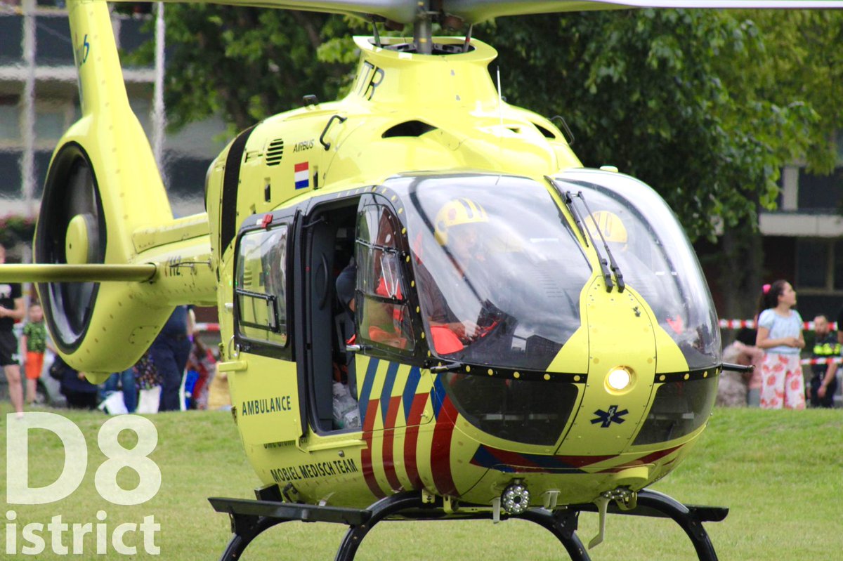 RedactieD8's tweet photo. Veel vragen over de traumahelikopter in het #Poptapark in #Delft. De traumahelikopter is na een inzet aan het #PoptahofNoord inmiddels weer opgestegen en retour naar hun basis. https://t.co/cYCLBRdtem
