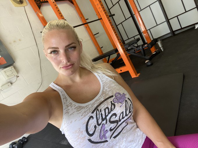 Cardio ✅  Workout ✅ I kinda like having a gym in my garage. https://t.co/ytL3clr76J<a href="/tag/happyeaster2020"class="tags"><span>#happyeaster2020</span></a>