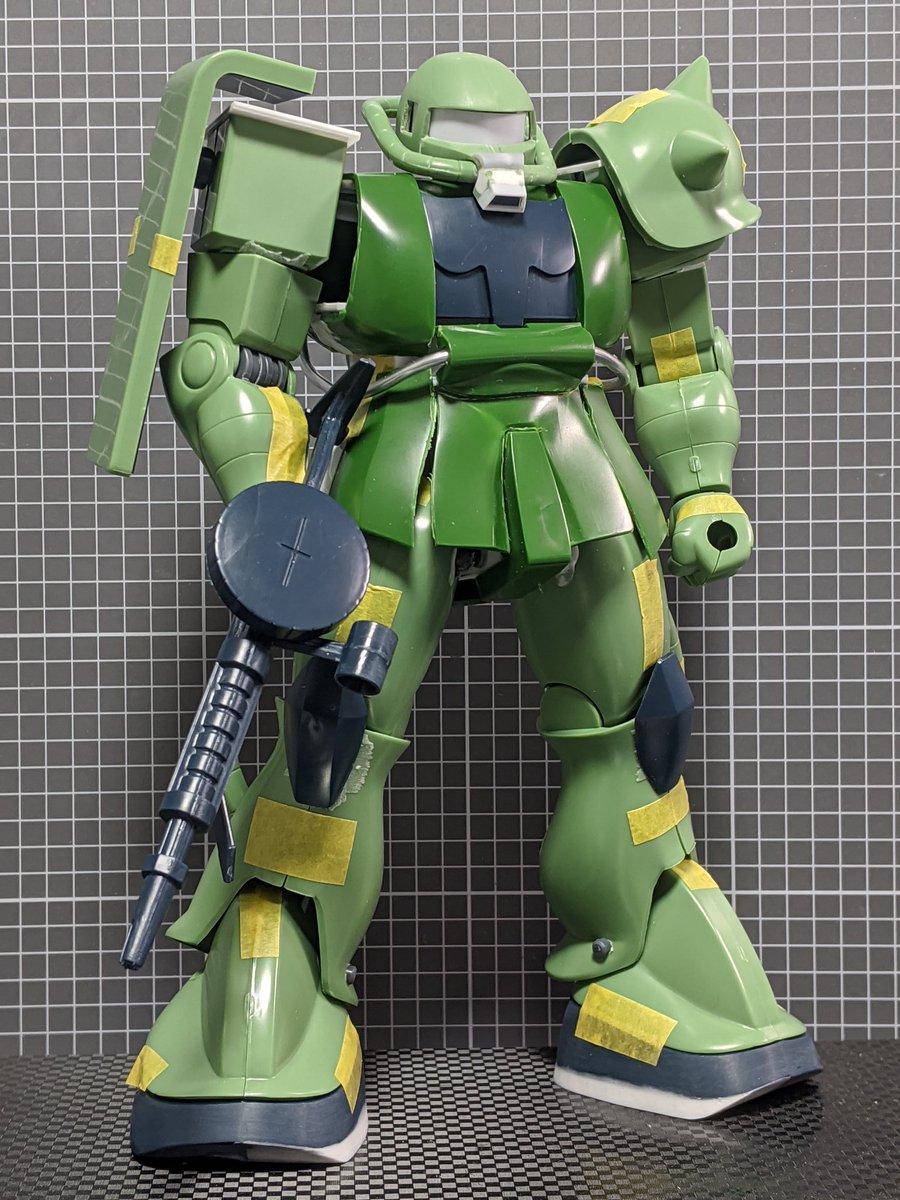 今日の旧キット1/100量産型ザク。 肩関節仕込み確定。散々悩んで結局