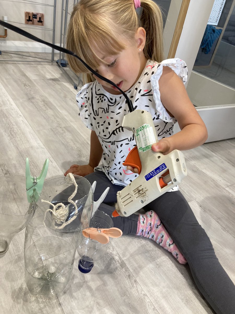 lillaura1986's tweet photo. @Yr2Corngreaves today we have enjoyed a visit to Bewdley and learnt about the River Severn, Mummy is back in work from Monday so we thought we would make the most of our last day at home with her, we also made bird feeders to try and get a Blue Peter badge https://t.co/xJFLeR44fJ