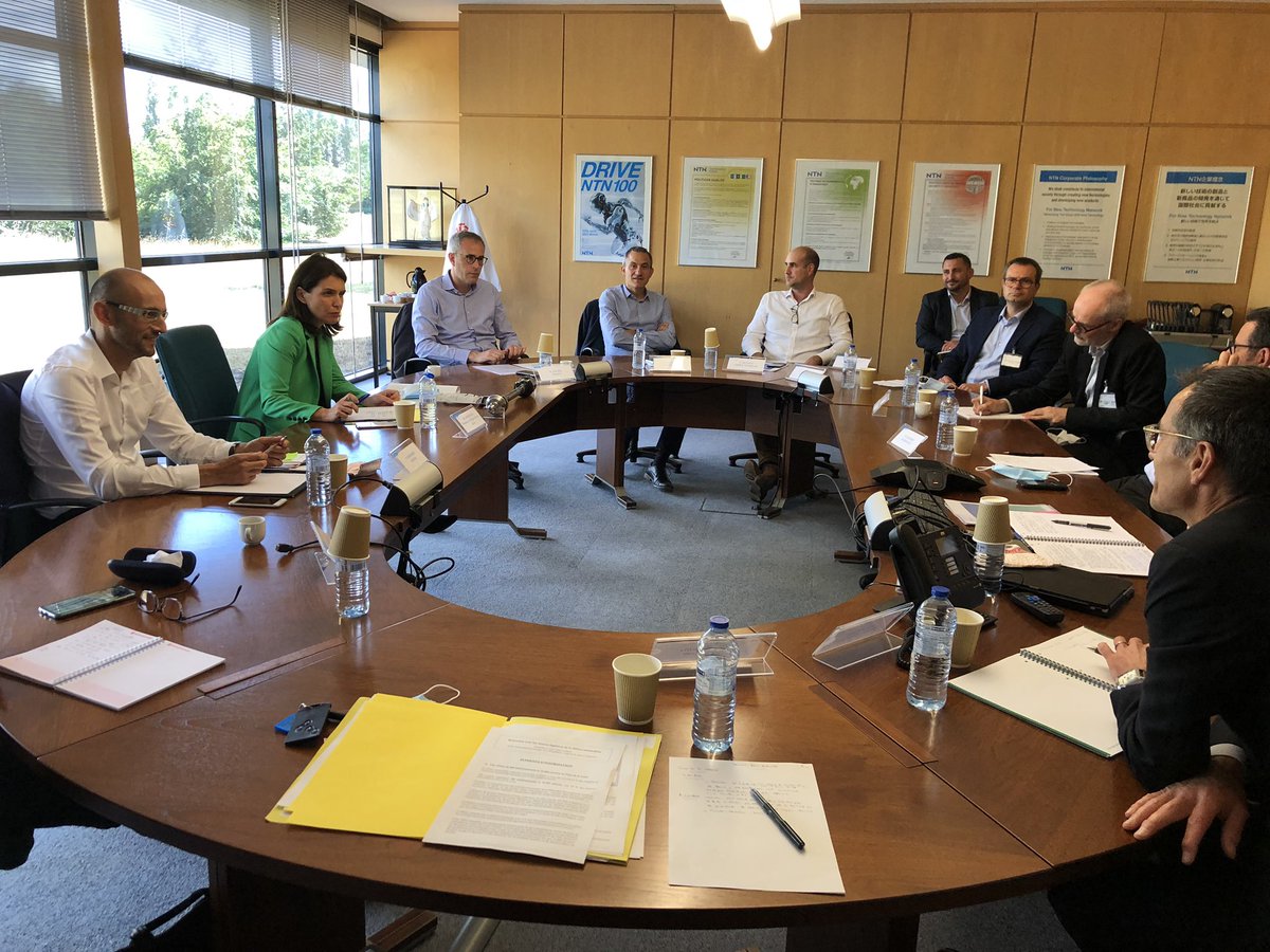 C_MORANCAIS's tweet photo. 📍À #Allonnes, je poursuis la grande consultation que j’ai engagée pour bâtir notre plan de rebond régional. 
🚘Visite de l'entreprise NTN Transmissions Europe et rencontre avec les acteurs de la filière #automobile des #PaysDeLaLoire. https://t.co/G32Gfy0x5G