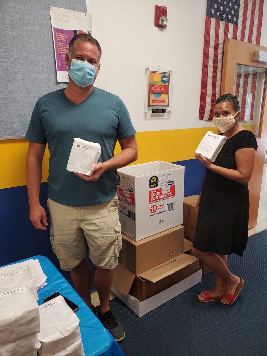 💙💛The first time students came back to LHS since March 13th was at senior book drop yesterday. So great to see you all! Seniors can still drop books on 6/17 or 6/18, 9am-12pm during underclassmen drop off. Thanks to faculty who came to help!❤
