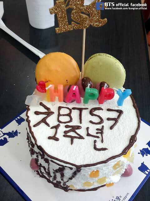 syubhoya's tweet photo. cake by minimini

1st anniversary            7th anniversary https://t.co/G9J7sckj3q