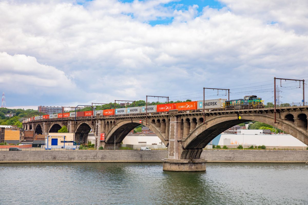 LineasForce's tweet photo. This week's #BlackBeautiesFriday is dedicated to the T77 arriving with the first China train in Liège last Sunday! We are a proud partner of this new regular China train, travelling once per week from Chengdu 🇨🇳 to the Container Terminal in Liège 🇧🇪 👏 https://t.co/KZZOmkLm7o