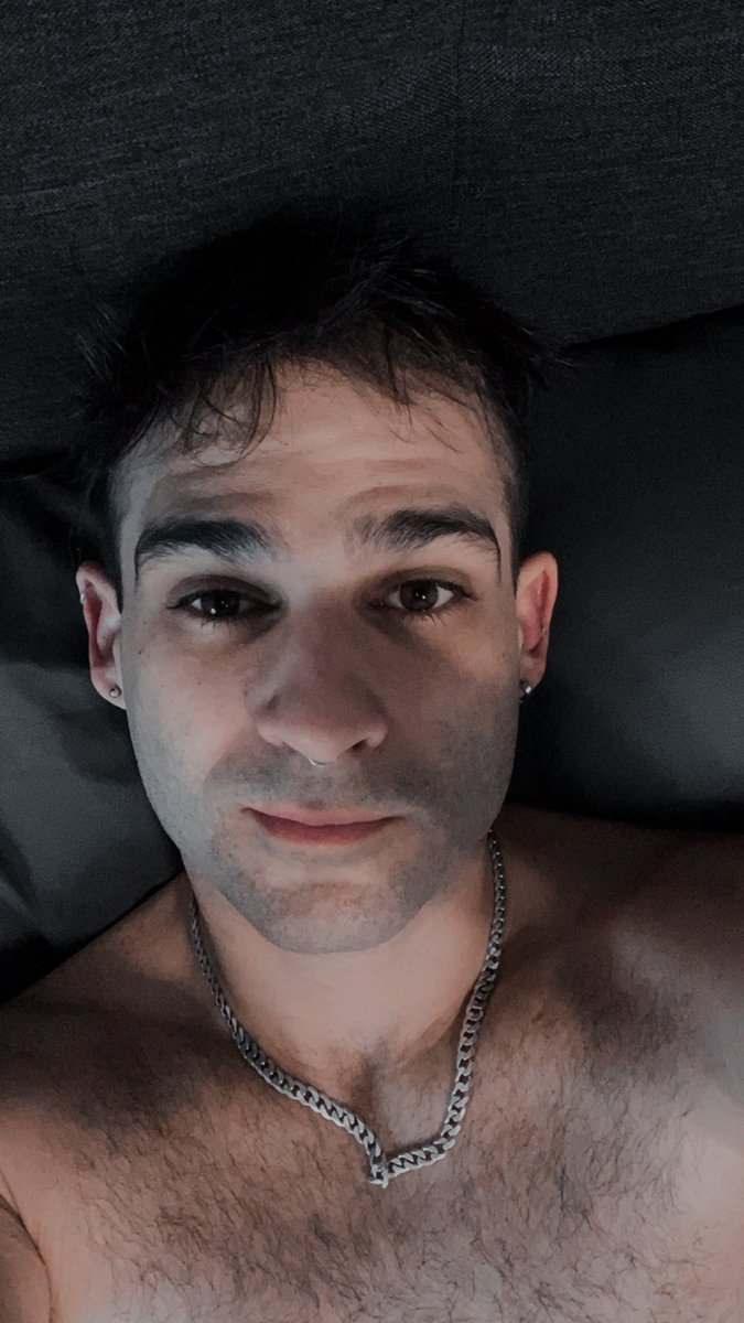 itsbryanbry's tweet photo. Baby face Bryan is back but with that constant 5 o’clock shadow https://t.co/MmmLA8pV75
