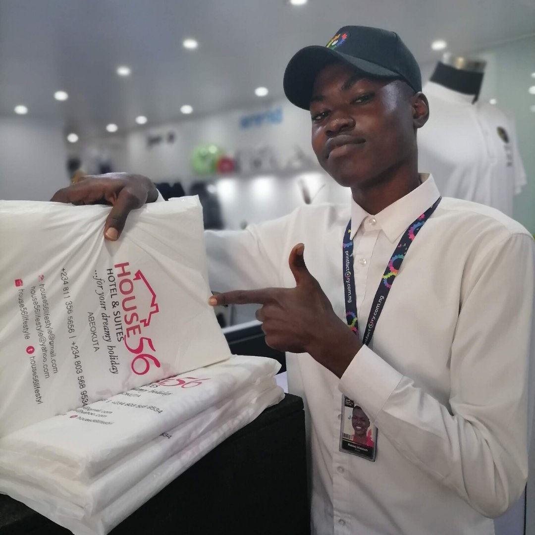 Printfactoryng's tweet image. There's nowhere your brand can not be! Nylon print done, dusted, and delivered. Your order, @printfactoryng hands!
#printfactortyng #printwithprintfactory #nylonprint #qualityprint