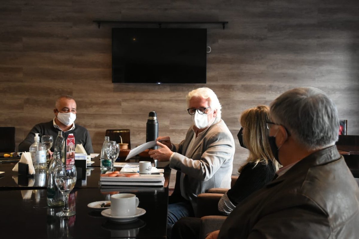 javier_noguera's tweet photo. Ayer firmamos un convenio con el decano de la Facultad de Arquitectura Juan Ramazzotti mediante el cual la cátedra de Historia nos transfiere un inventario de los edificios que contiene el predio de 23 hectáreas de los Talleres Ferroviarios de Tafi Viejo. https://t.co/8F37CJk8R7