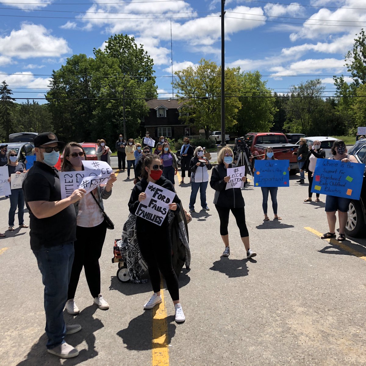 Compass_ELC's tweet photo. We invited @DaveSmithPtbo to come spend 2 minutes talking about child care. 60 people chanting "come outside" outside Dave Smith's constituency office! Joining in with 1800+ people on virtual rally through @AECEO and @ChildCareON #FORDFAILSFAMILIES #LISTENUPLECCE https://t.co/0UsvLyIBgC
