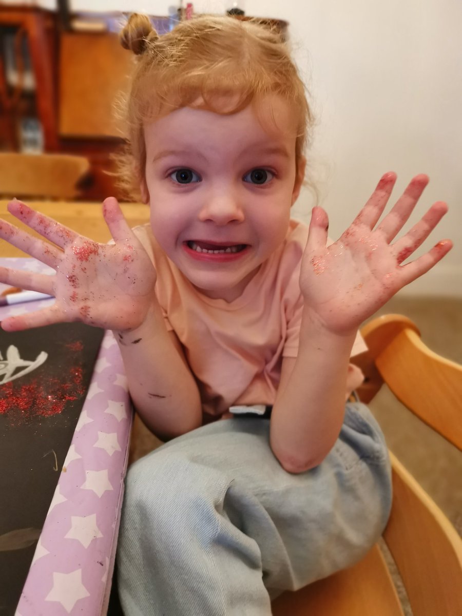 ProjectsJess's tweet photo. More phonics and bitesize today then we made pressed flower cards to send to family, and created a fairy 'night garden' picture. Too much glitter!! 😂 @NormantonAS https://t.co/ci1xh2KwAW