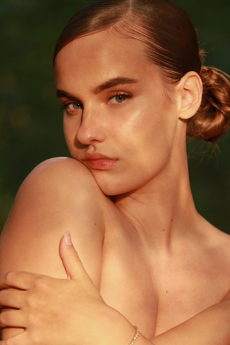 5
I realized that there is never ‘a perfect moment’ for something like music, and that I don’t want to keep postponing my first release. I am very excited to finally do what I’ve been dreaming of for so long: in 7 days I will release my first song. #7DAYS