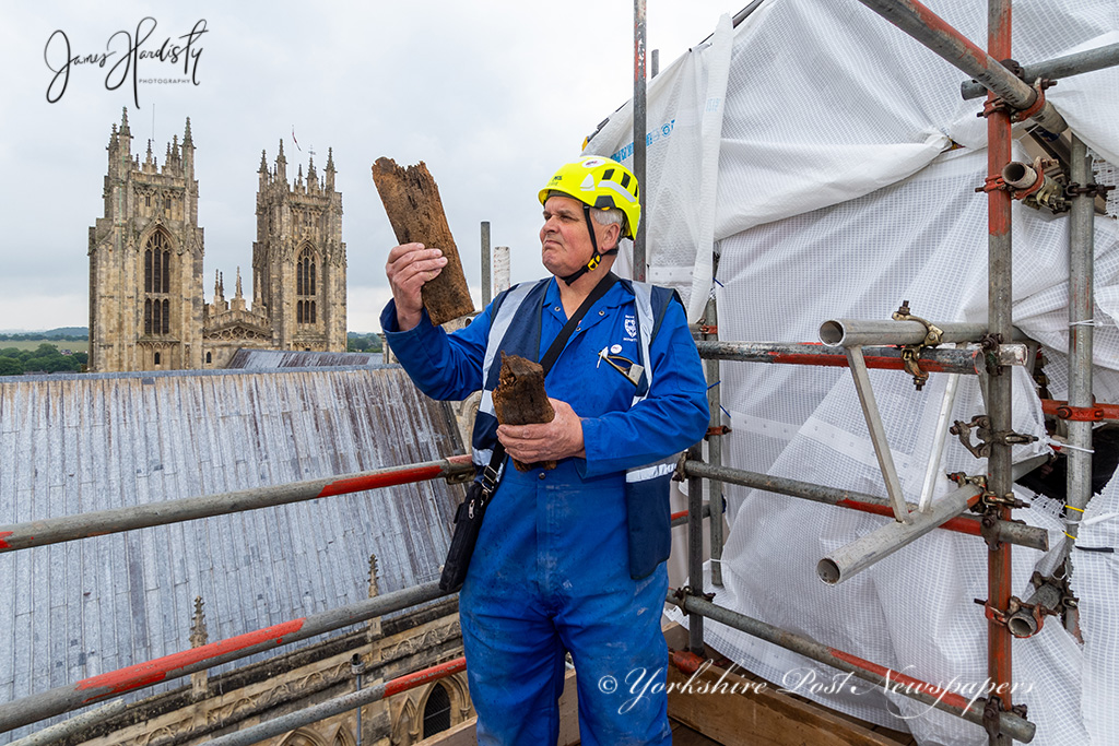 YPinPictures's tweet photo. Nice image from @Bev_Minster @bevminster2 on the front of todays @yorkshirepost #restorting #timbers #leadroof on the Lesser South Transept #historial #restoration @messengerbcr @Scaffold_Assoc @SPAB1877 @EnglishHeritage @HeritageFundUK @MarisaCashill @IanDayPix @mikegauntdesign https://t.co/2Ubzg6do77