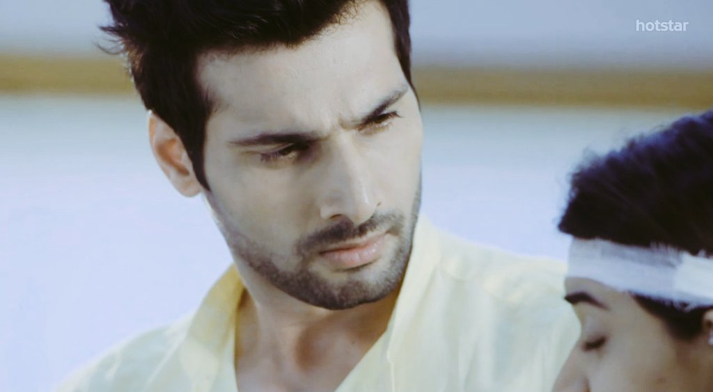 Nafraton me mili tu muje is tarah kaise yeh manmarzian... He went back to his old self bcz of that devil's entry  #Ardhika