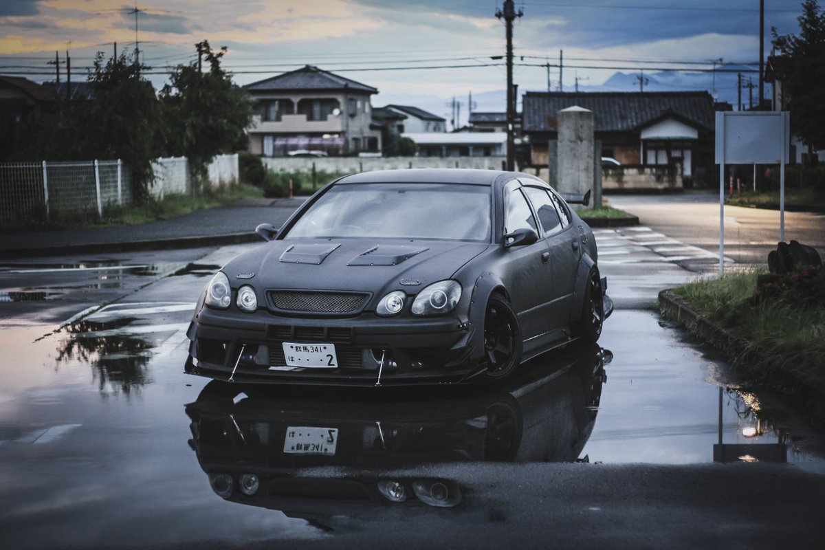 つね A Twitter 速くて個性的な見た目ででかくて迫力あって快適でvipやスポーツなり多方面ジャンルに広く弄れる O O ブレーキ効かねえし燃費もやべえけど我慢できるくらい素晴らしい車なわけなんですよ 台数減ってきてるけど残って欲しい アリスト 16アリスト