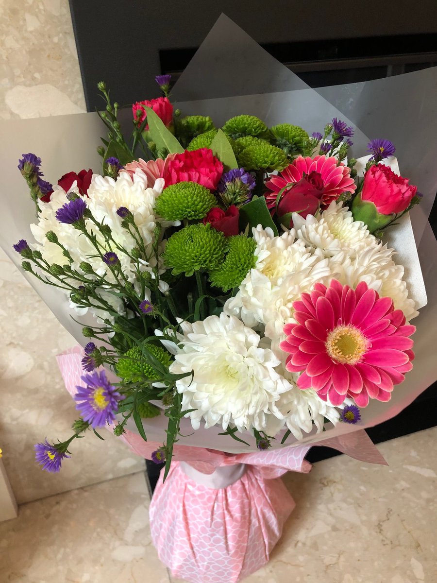 HRoweMktgPR's tweet photo. When a client appears at your door with flowers - just to say thank you. A beautiful way to end the week! #appreciated #PRMum https://t.co/ViUx1dvAWA