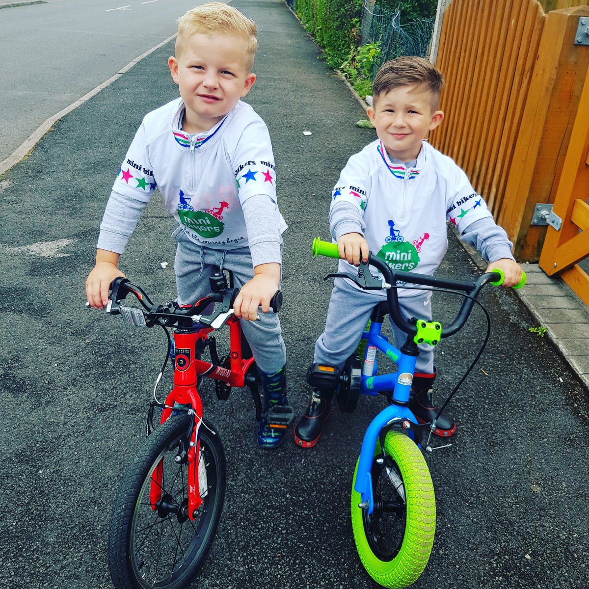 MinibikersUk's tweet photo. Day 6 of #bikeweekuk 🚴‍♂️🚴‍♂️👍 The boys are out riding 👏👏 #minibikers #learntocycle #cycling #activekids #getoutside #cyclinguk #iwanttoride #kidsbikes #kidsbikelife #kidsbikelessons #iwanttoridemybike #letthejourneybegin #7daysofcycling #lovemybike https://t.co/aBy8X1q7co https://t.co/KDKrC6upoM