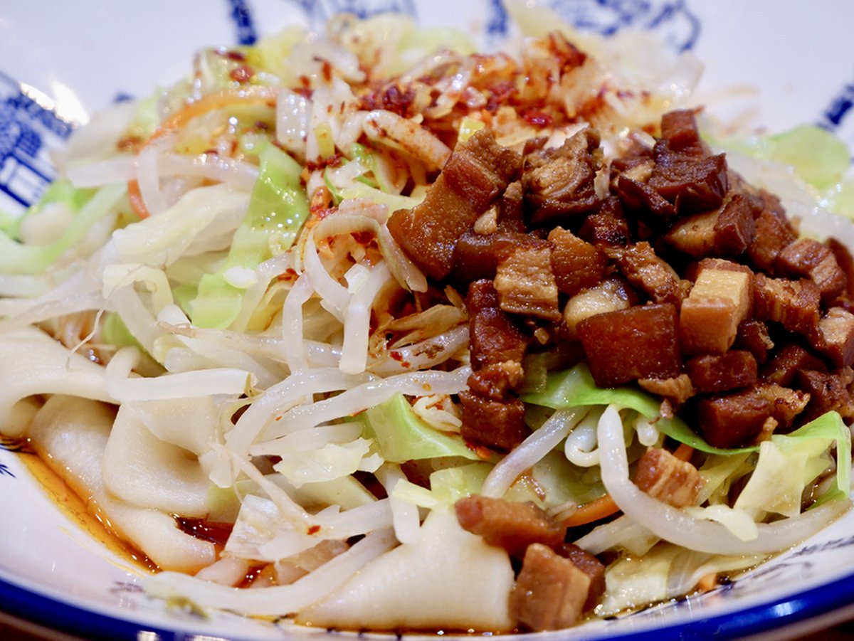 80c ハオチー 中華料理がわかるwebメディア 深夜の飯テロ We 幅広麺 Vol 1 神保町 西安麺荘 秦唐記 神保町店 の油かけピリ辛味のヨウポー麺 末広町 Mooga 秋葉原店 のビャンビャン麺 上野 平成福順 アメ横店 の油泼手打面 西安風 80c ハオチー 中華料理がわかるwebメディア 深夜の飯テロ We 幅広麺 Vol 1 神保町 西安麺荘 秦唐記 神保町店 の油かけピリ辛味のヨウポー麺 末広町 Mooga 秋葉原店 のビャンビャン麺 上野 平成福順 アメ横店 の油泼手打面 西安風