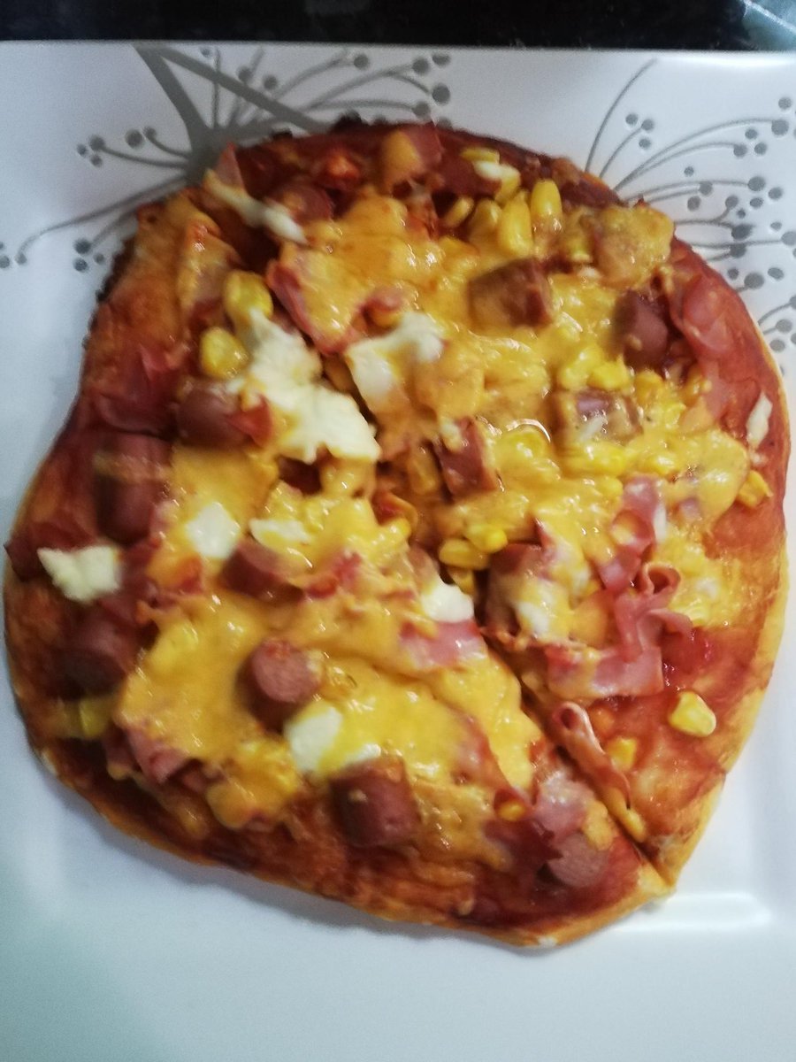 ElginAcHE's tweet image. COOK DOWN!! This week we set a pizza challenge - David has made a great effort! Can’t wait to see some more next week!🍕🍕🍕#cookdown #getyourcookon #pizza #TeamEA