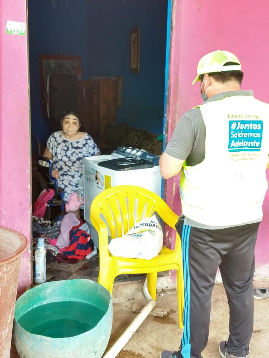 Casa por casa seguimos llegando a las colonias y localidades que más requieren apoyo alimentario en estos momentos, #QuintanaRoo estamos contigo. #QuédateEnCasa  #JuntosSaldremosAdelante