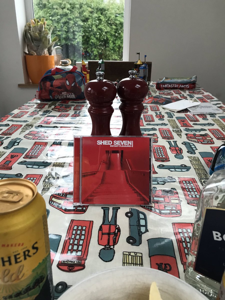 TudorCooke's tweet photo. @shedseven @liamgallagher @BoneheadsPage Prepping. #TimsTwitterListeningParty #startingearly https://t.co/ePHAg2O2eC