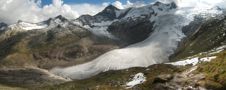 A new website dedicated to glacier education has launched. OGGM-Edu, as it’s known, is geared towards educators and instructors. 
blogs.ei.columbia.edu/2020/06/11/new…