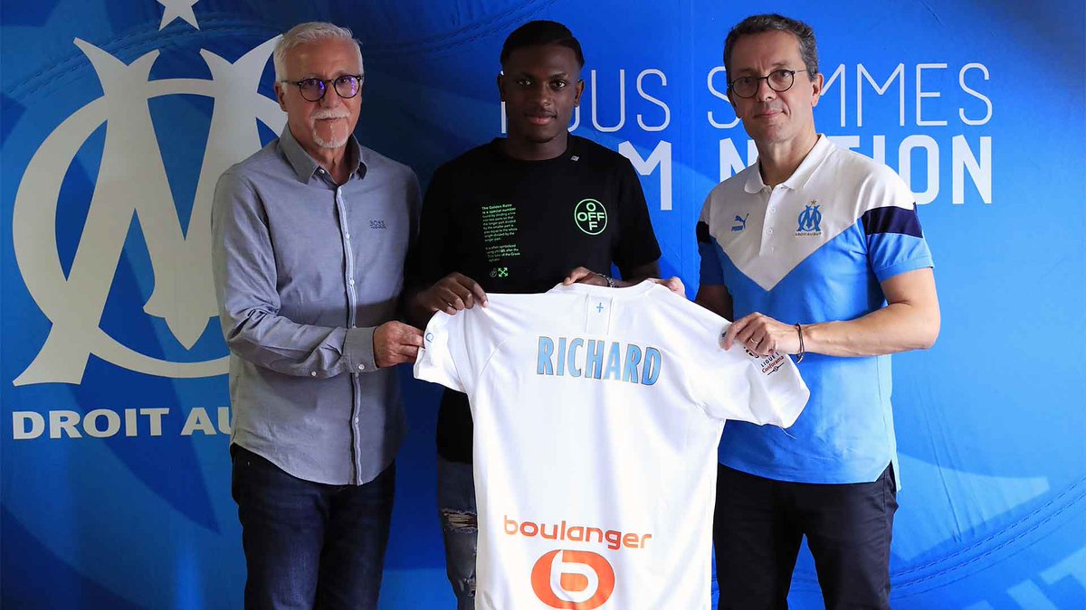 Florian1384's tweet photo. ✍️Richecard Richard, jeune du centre de formation, vient de signer son premier contrat pro. Il a paraphé un contrat de trois ans. 

#TeamOM #CdFOM https://t.co/tCThF7bLpN