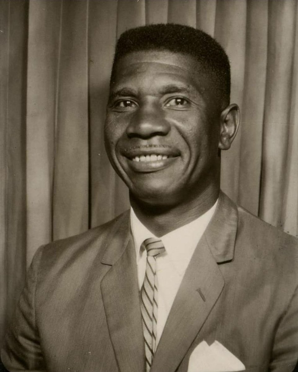 #OnThisDay in 1963, NAACP field director and civil rights activist Medgar Evers was assassinated by KKK terrorists in the driveway outside of his home in Jackson, Mississippi.  #BlackLivesMatter