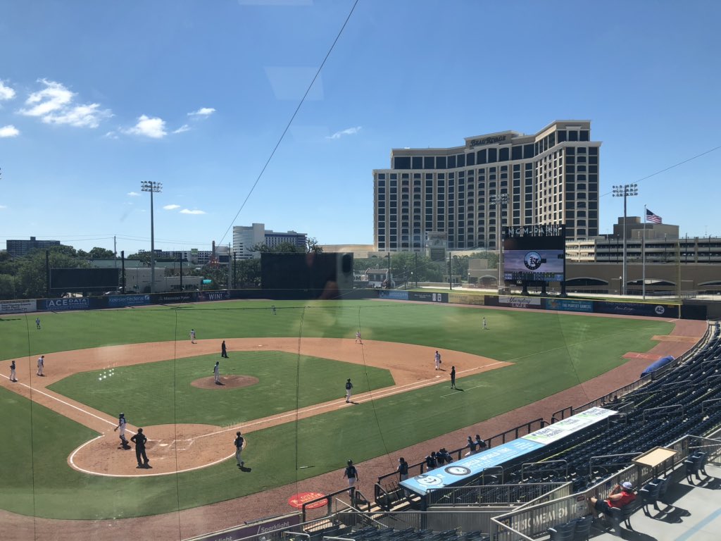 knightknation4L's tweet photo. In Game 4 at MGM Park Thursday, 18U Gray defeats 17 White 3-1. 2020 uncommitted RHP @504willy solid on the mound w/ 2 scoreless/hit less IP w/ 3 K’s sitting 84-86 w/ his Fastball. 2020 Loyola signee Brady Morgan 1-2 w/ rbi. https://t.co/tkUGmlUNA3