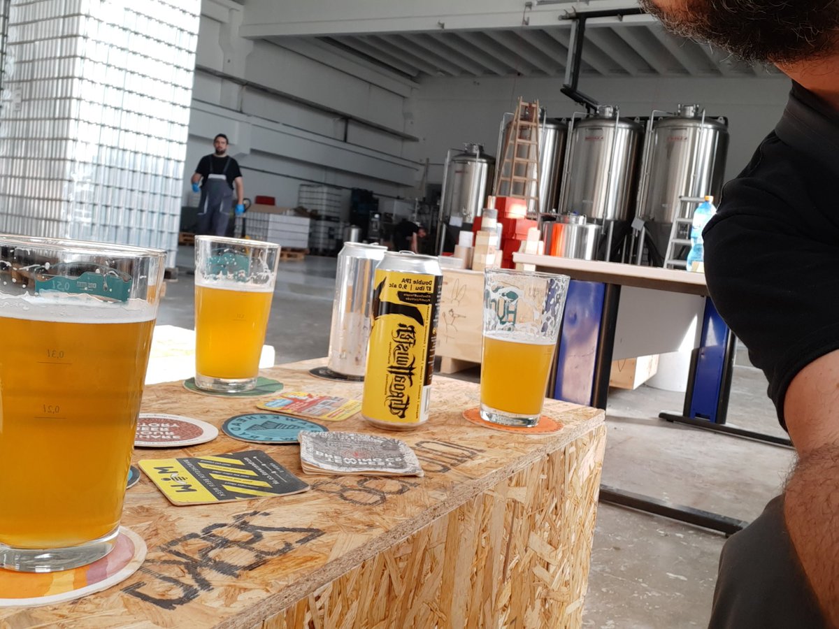 FilipinMarko's tweet photo. @dabionica @PriMariusBrew @NovaRunda @antipod6 @pivovara @brkleebrewery Kad kontroliraš kvalitetu raste brada https://t.co/v7Xsor1xB1