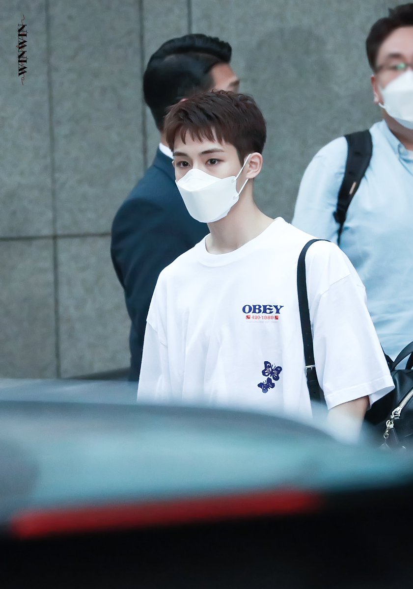 amberww666's tweet photo. 200612 music bank
HD
🦋🦋

#董思成 #윈윈 #winwin #ウィンウィン
#WayV #WeiShenV #威神V https://t.co/m2DsXNzHas